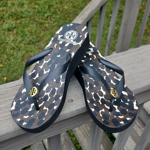 Tory Burch Logo Flip Flops Black Brown Camo Print Sandals Women’s ~Sz 9.5 - Picture 1 of 10